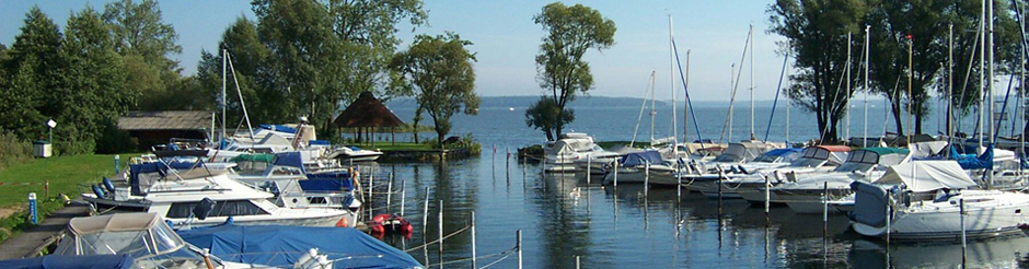Liegeplätze für Bootstouristen in der Marina und Segelschule Plau am See